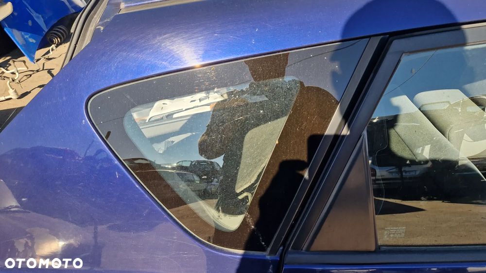 MAZDA 3 BK SZYBA KAROSERYJNA PRAWY TYŁ - 1