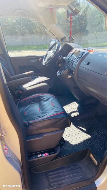 Volkswagen Caravelle - 11