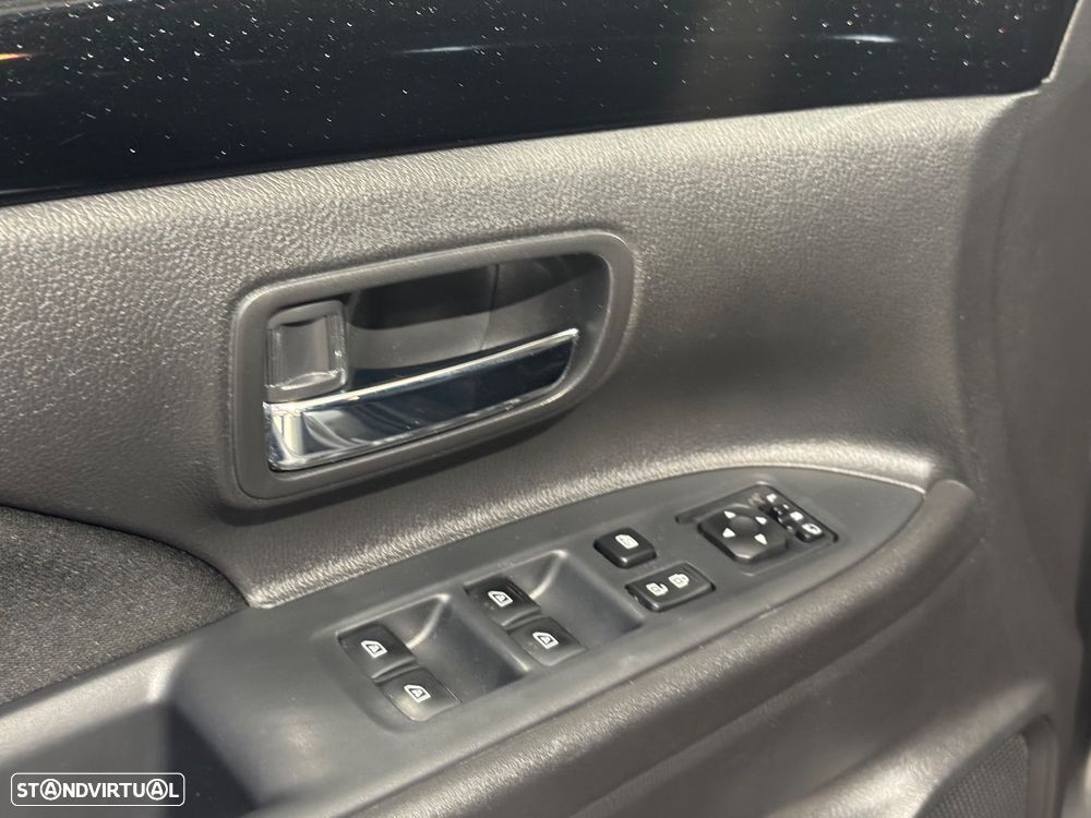Mitsubishi Outlander 2.0 Kaiteki CVT - 34