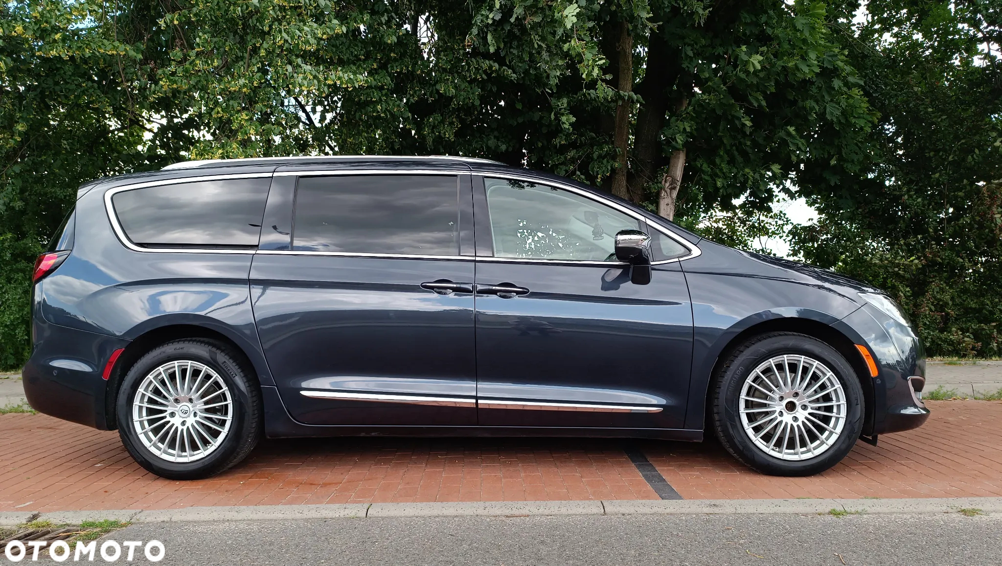 Chrysler Pacifica - 4
