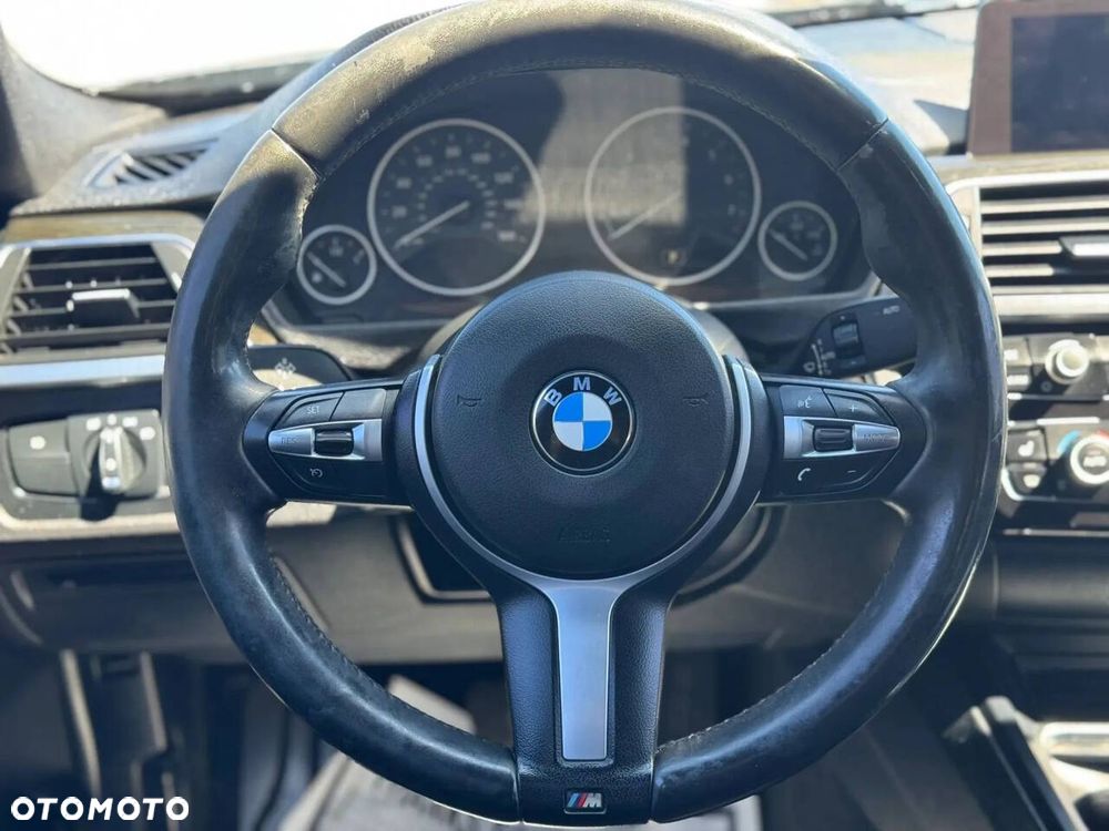 BMW Seria 3 330i xDrive - 23