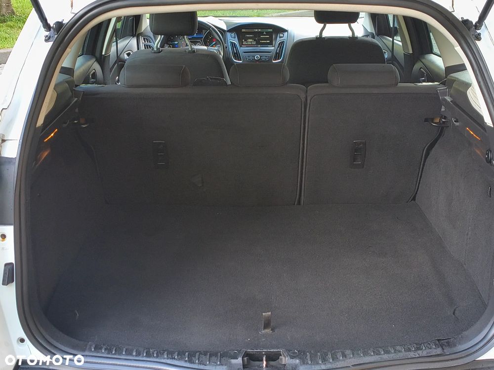 Ford Focus 1.5 TDCi SYNC Edition - 16
