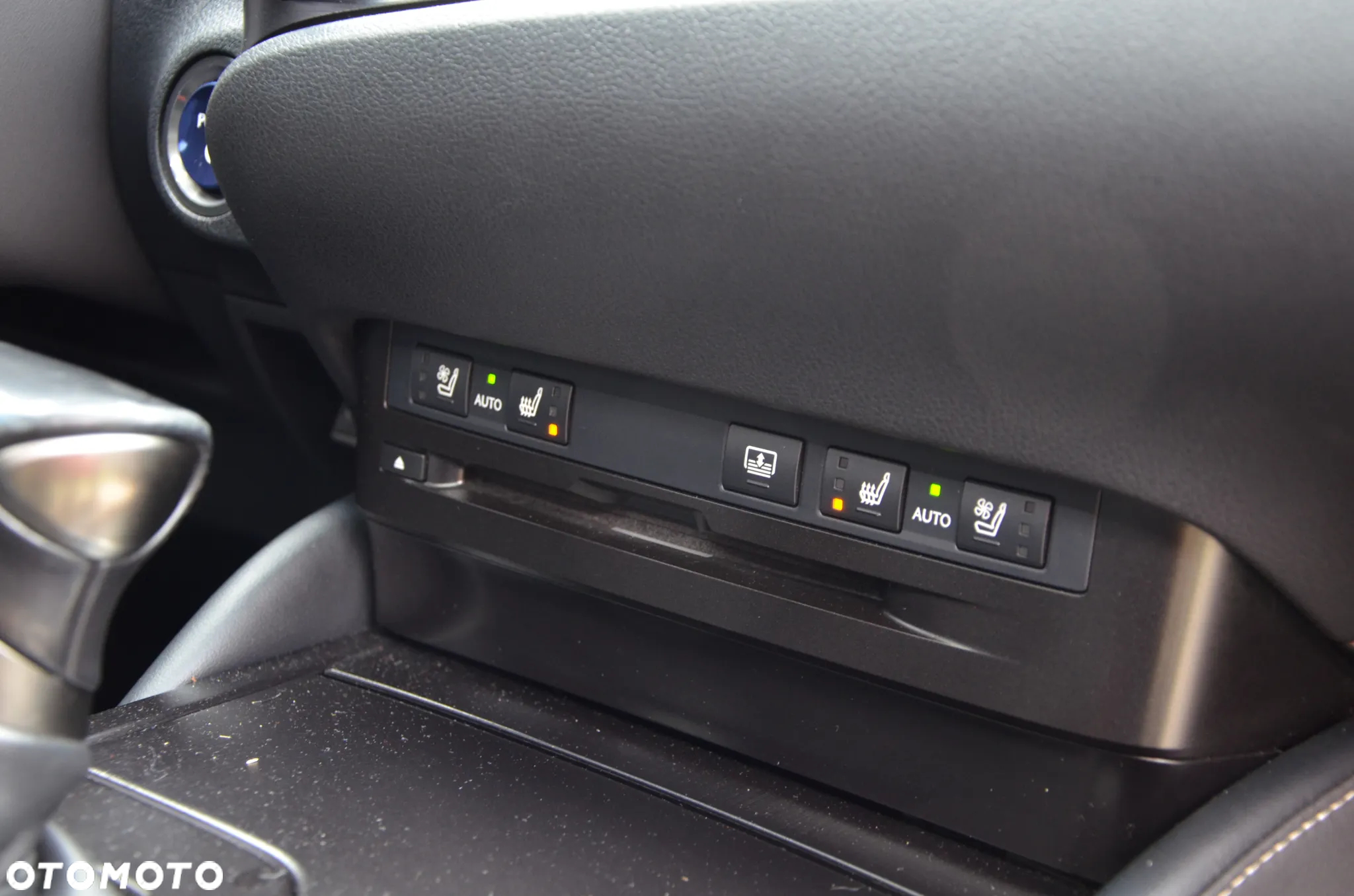 Lexus ES 300h Prestige - 14
