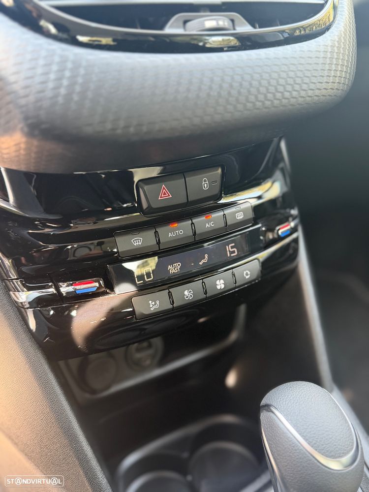 Peugeot 208 1.2 PureTech Allure EAT6 - 12