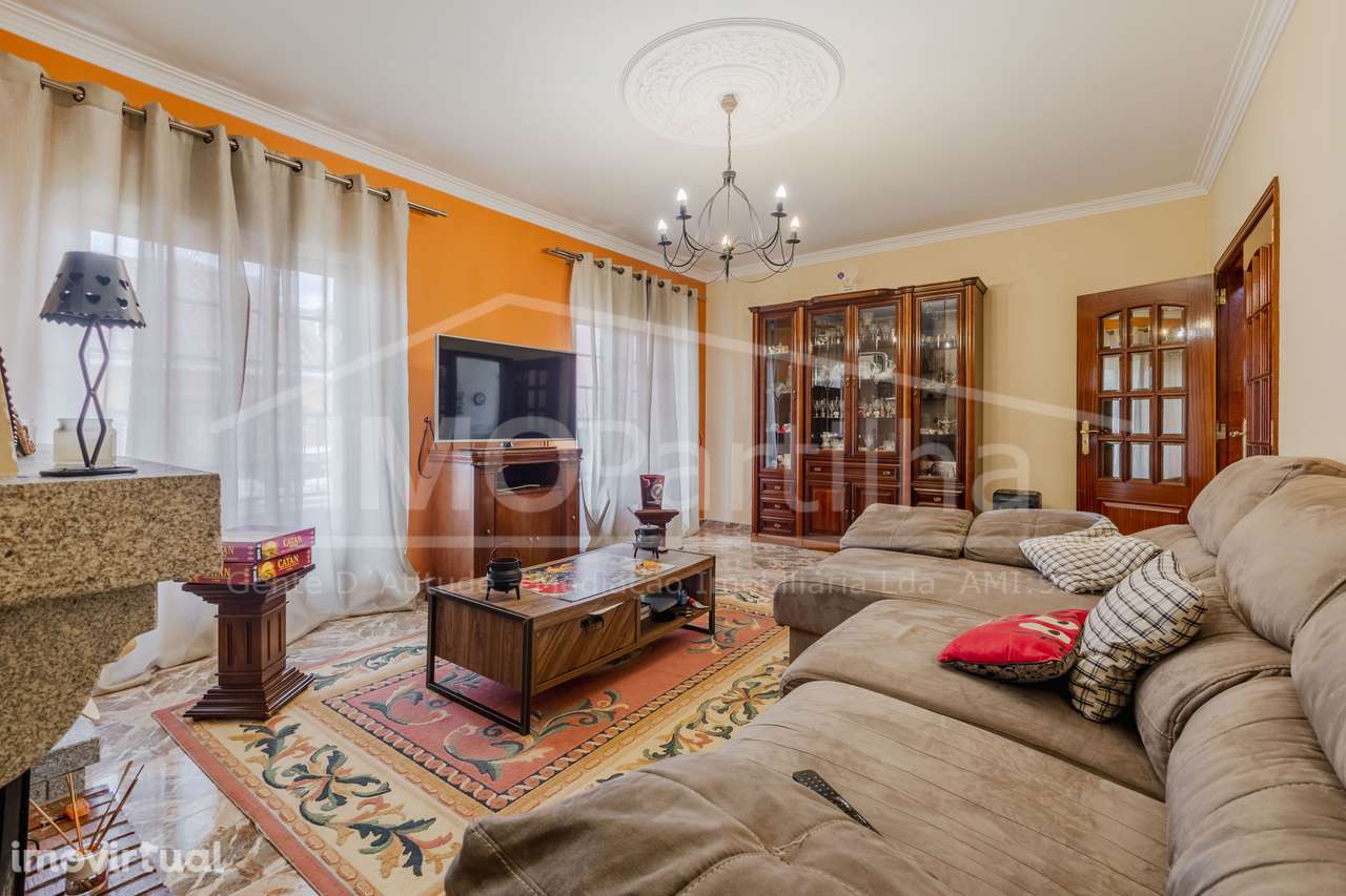 Moradia T5 Isolada com Potencial | 197 m² | São Domingos Rana - Grande imagem: 2/29