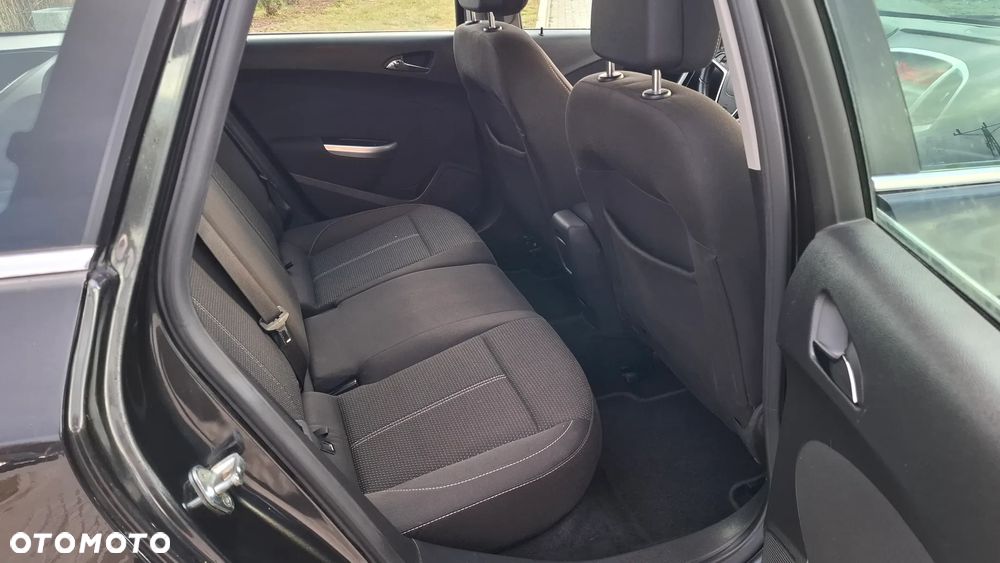 Opel Astra 1.6 Turbo 150 Jahre - 12