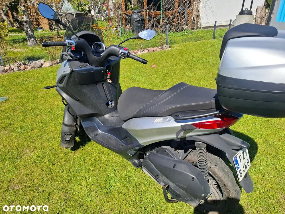 Piaggio MP-3 - 7