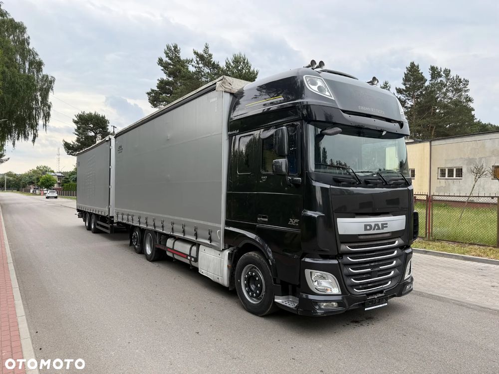 DAF XF510 SSC 6x2 JUMBO OŚ PODNOSZONA AUTOMAT RETARDER STANDKLIMA PRZEBIEG:760000km XENONY SKÓRA LODÓWKA ZABUDOWA FIRANKA DŁ:7.80m NOWA PLANDEKA!!! EURO 6 2017r + PRZYCZEPA TANDEM SCHWARZMULLER OSIE SAF ZABUDOWA FIRANKA DŁ:7.80m NOWA PLANDEKA!!! 2012r ZESTAW PRZEJAZDOWY PRZESTRZENNY 120m3 ŁADNY - 1