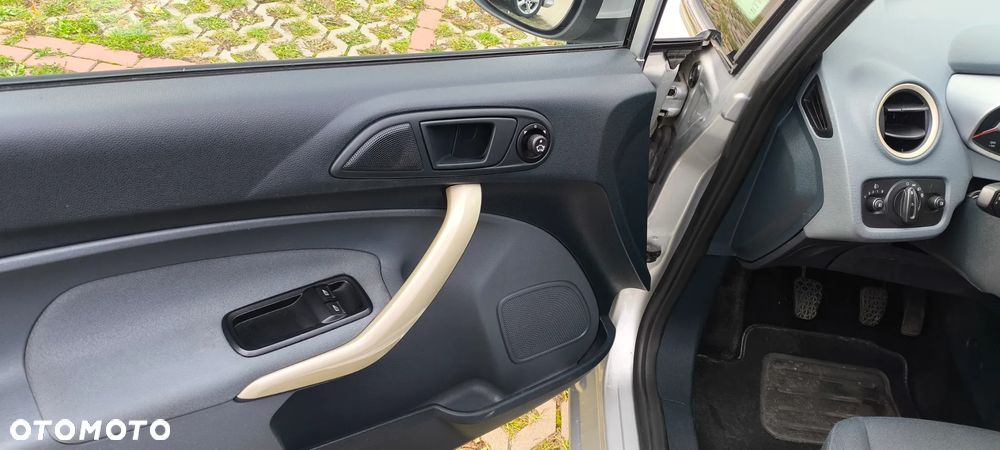 Ford Fiesta 1.25 Ghia - 15