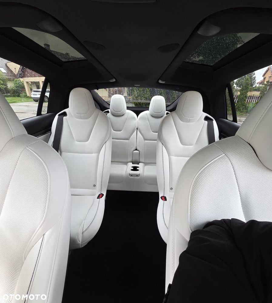 Tesla Model X - 32