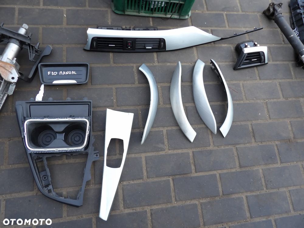 BMW - F30 - KOMPLET LISTEW OZDOBNYCH - DEKORY - KRATKI NAWIEWU - SZCZOTKOWANE ALUMINIUM - MANUAL - EUROPA - 9218549  9218551 - 1