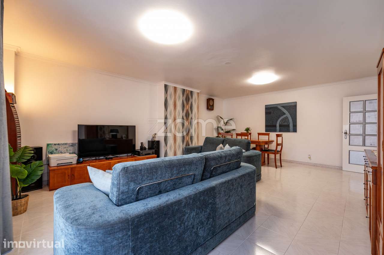 T3 com 115 m², Suite, e Arrecadação em São Carlos – Mem Martins - Grande imagem: 4/31