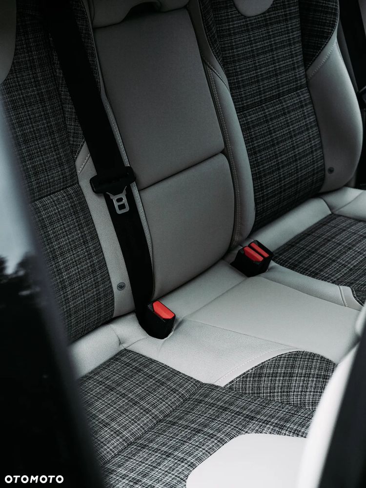 Volvo V40 D2 Drive-E Momentum - 25