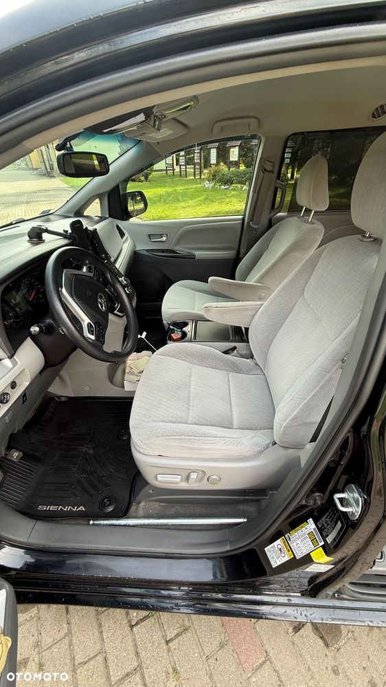 Toyota Sienna 3.5 V6 - 19