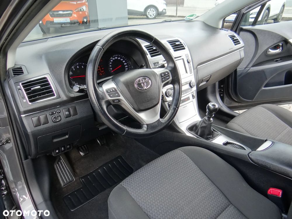 Toyota Avensis Touring Sports 1.8 Executive - 23