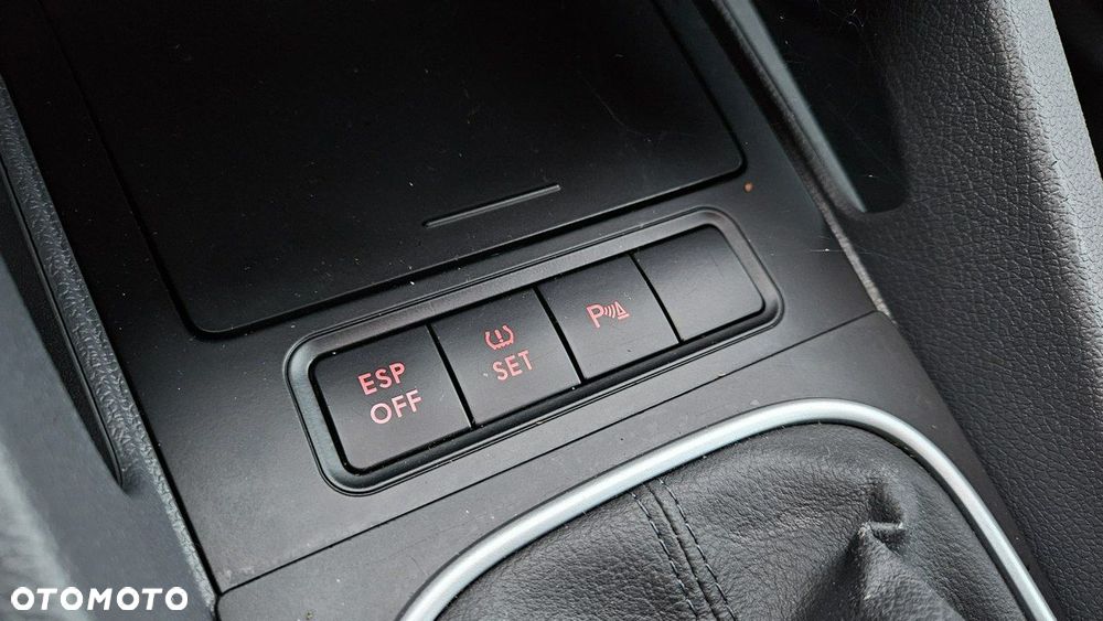 Volkswagen Golf 2.0 TDI DPF Highline - 28