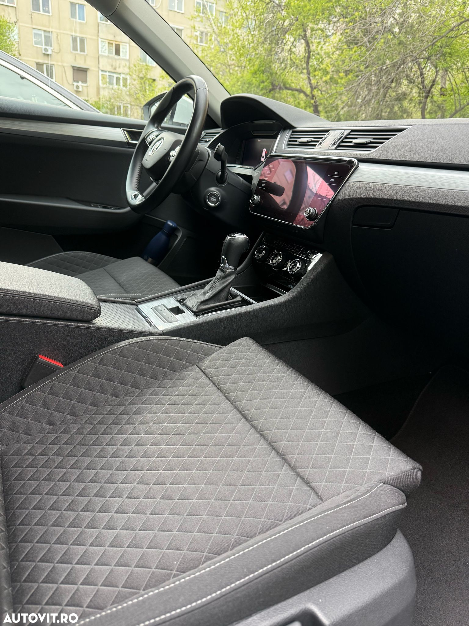 Skoda Superb 2.0 TDI DSG Ambition - 2