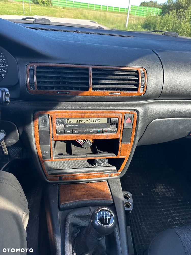 Volkswagen Passat 1.9 TDI Comfortline - 14