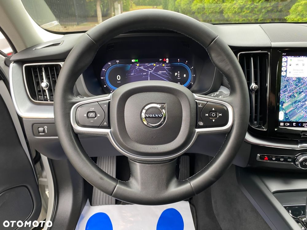 Volvo XC 60 B4 D AWD Geartronic Momentum Pro - 25