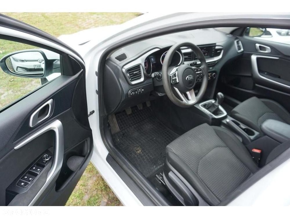 Kia Ceed - 14