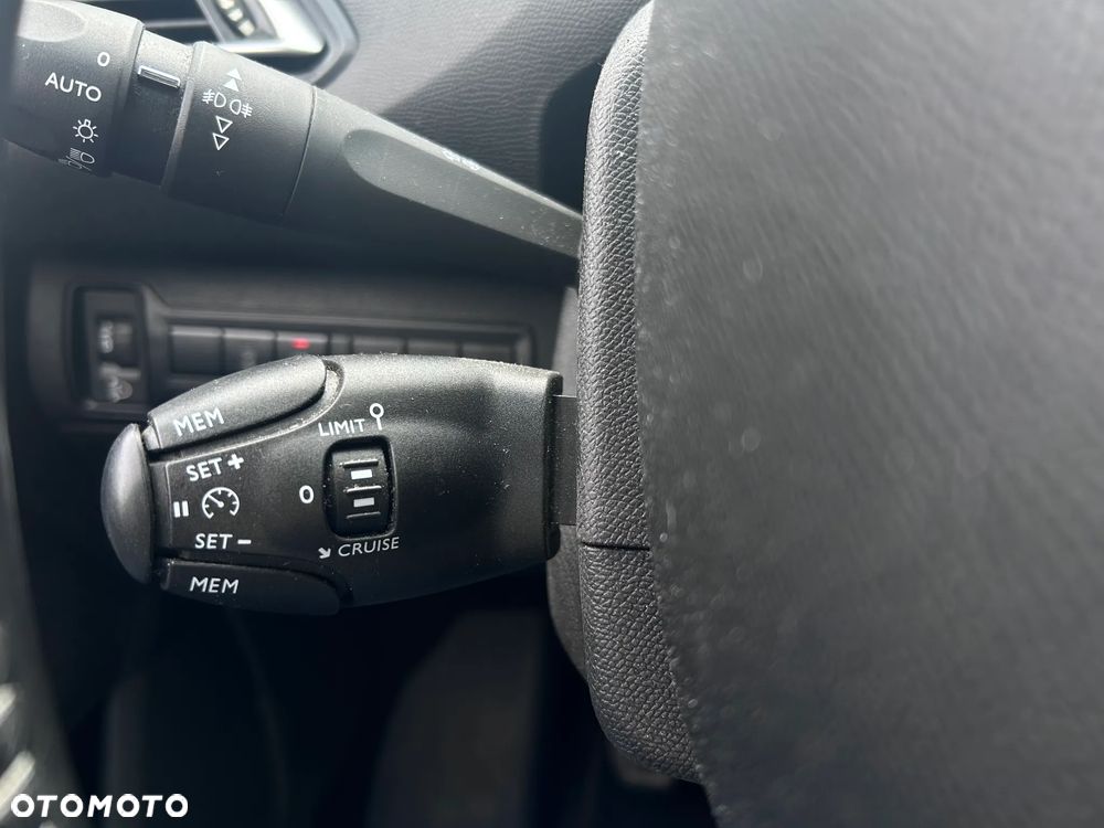 Peugeot 308 1.2 PureTech GPF Allure S&S - 12