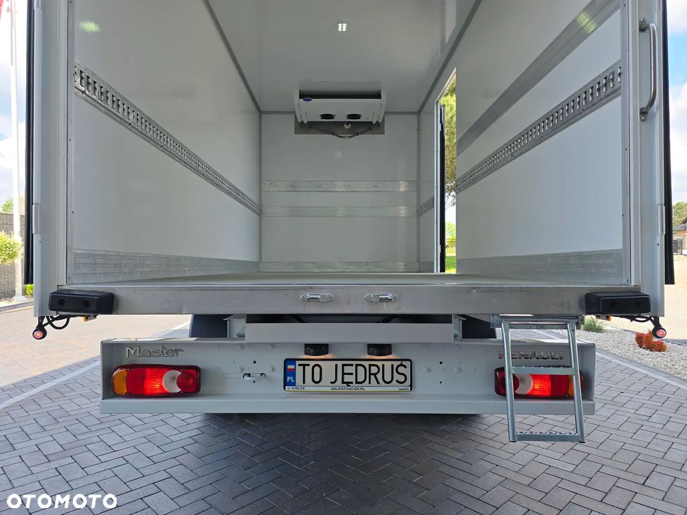 Renault MASTER CHŁODNIA 8 PALET Carrier XARIOS -29*C +29*C 230V STACJONARNE PODŁĄNCZENIE TYLN OŚ BLIŻNIACZA WZMOCNIONA SALON POLSKA 65Tyś km SERWIS ASO RENO DO OSTATNIEGO Km GWARANCJA BOGATA OPCJA WYPOSAŻENIA LEDY HALOGENY TEMPOMAT FOTEL KIEROWCY PNEŁMATYCZNY - 30