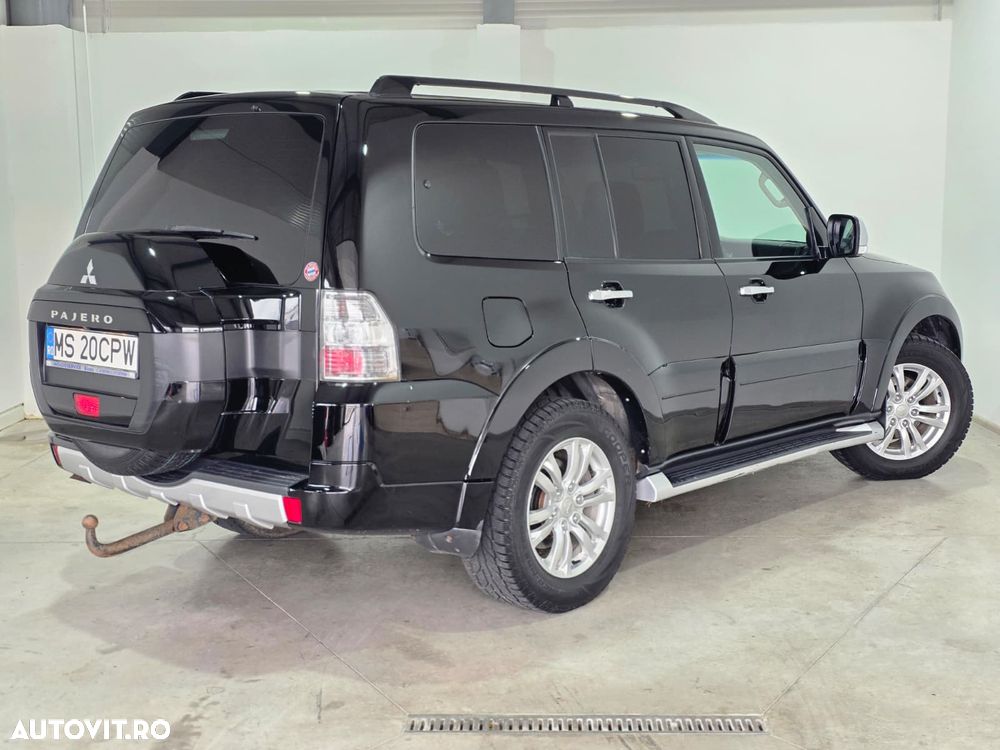 Mitsubishi Pajero 3.2 DI-D Instyle - 3