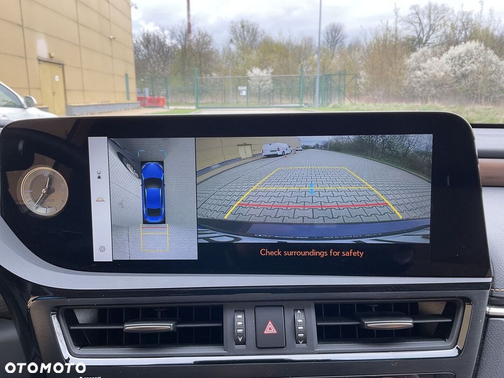 Lexus ES 300h Omotenashi - 34