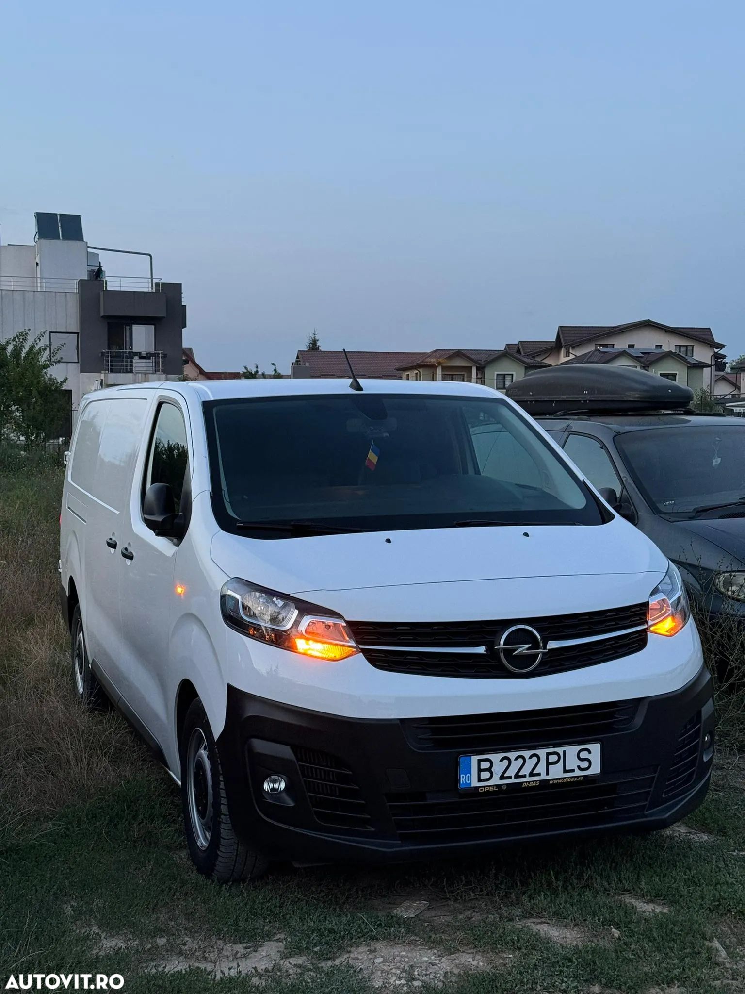 Opel Vivaro - 1