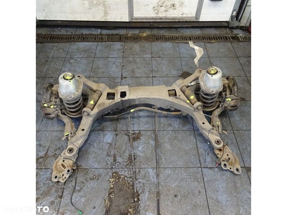 VOLVO S60 I 2.4D OŚ TYLNA BELKA ZAWIESZENIA - 1