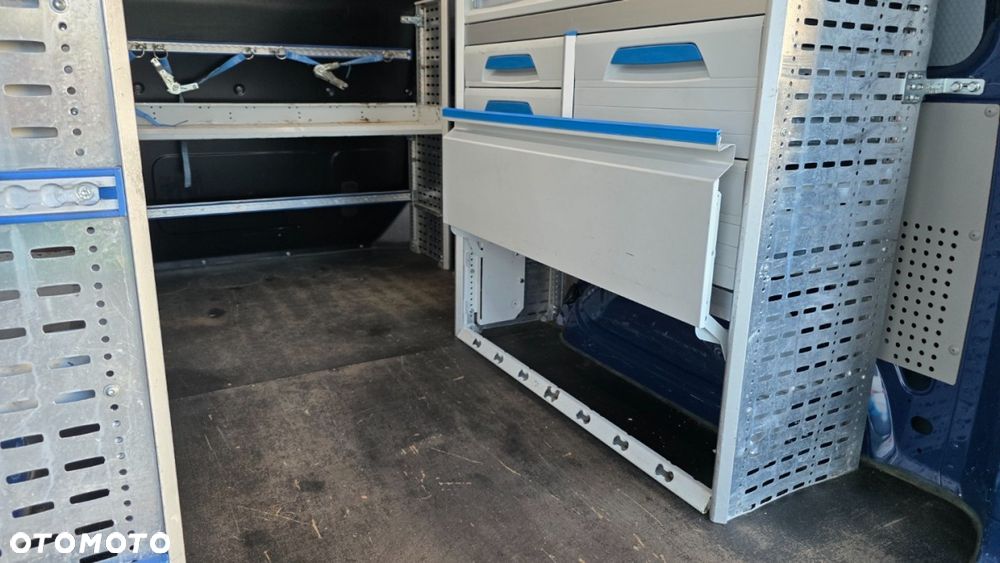 Volkswagen T6 warsztat - 13