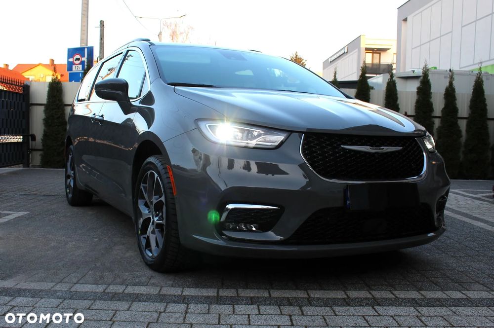 Chrysler Pacifica - 10