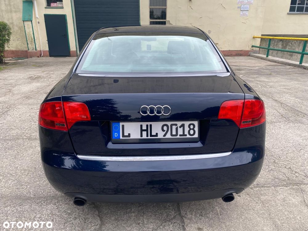 Audi A4 Limousine - 4