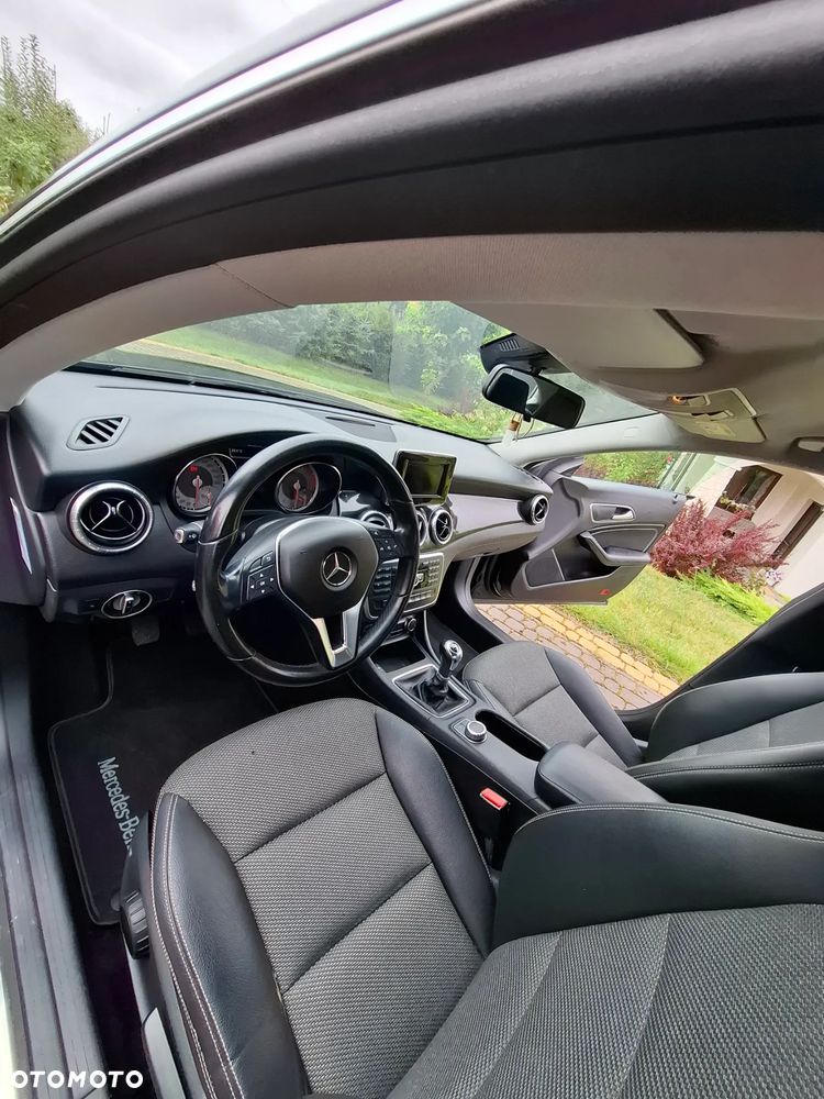 Mercedes-Benz CLA - 32
