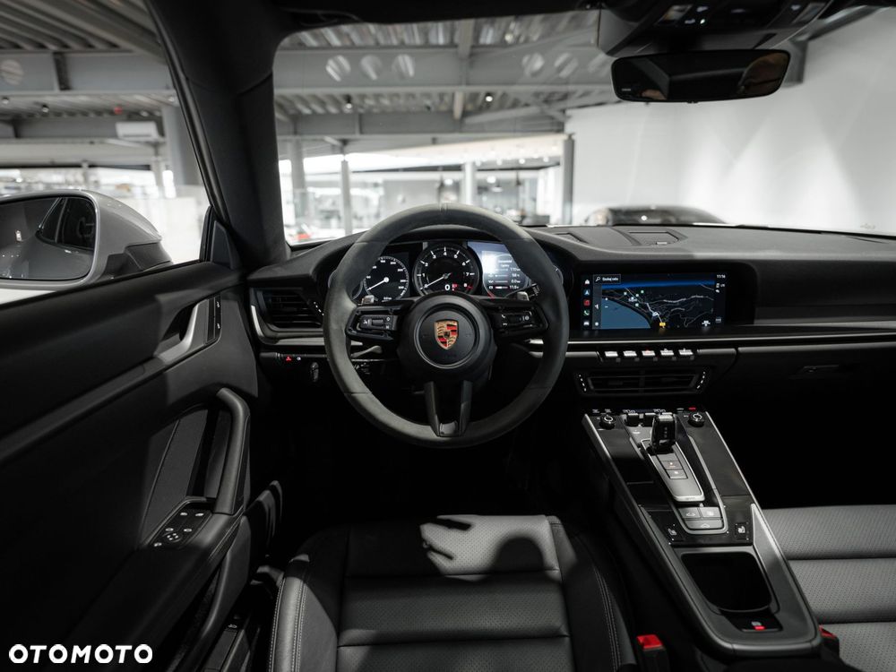 Porsche 911 Carrera - 21