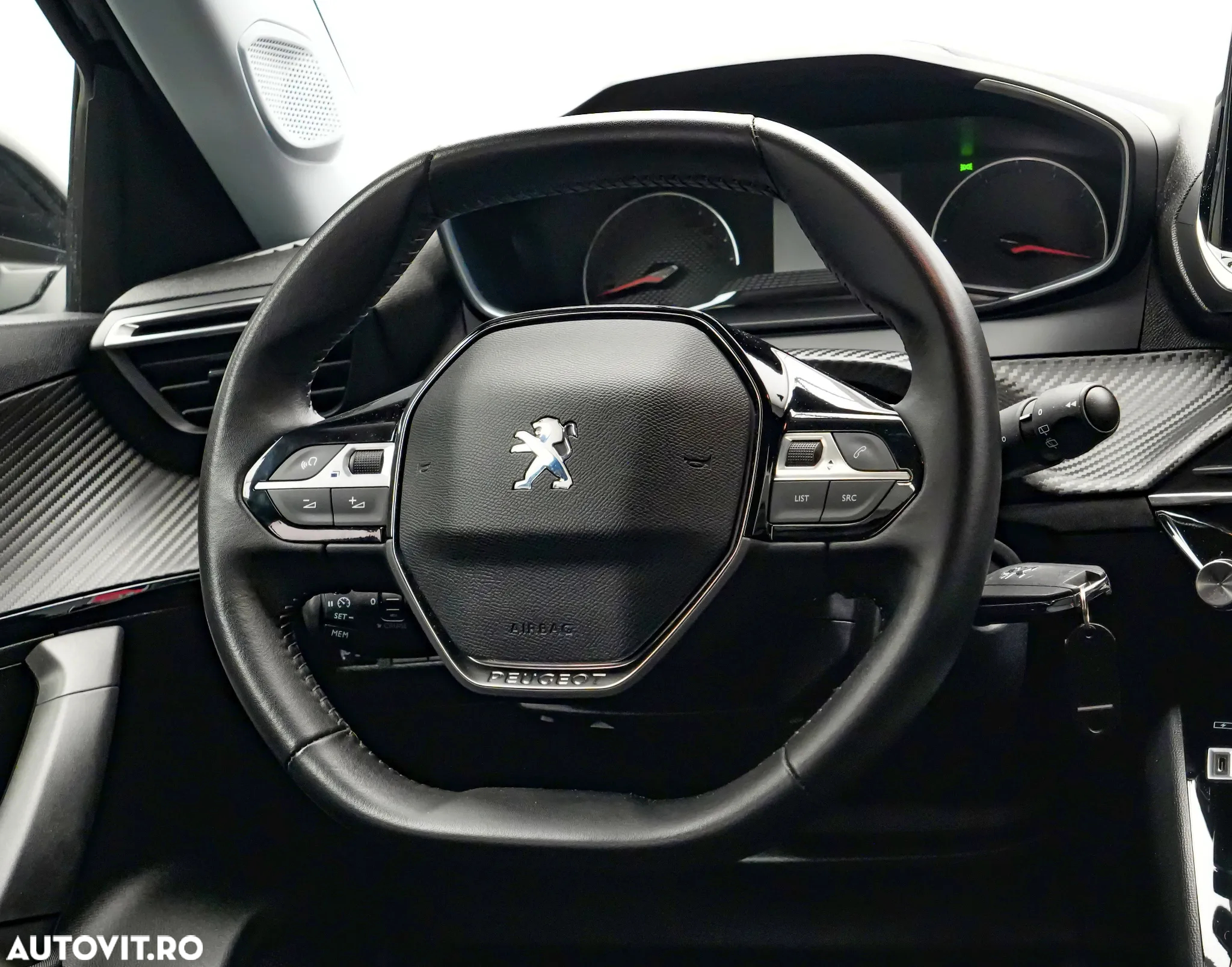 Peugeot 2008 1.2 L PureTech STT Allure - 17