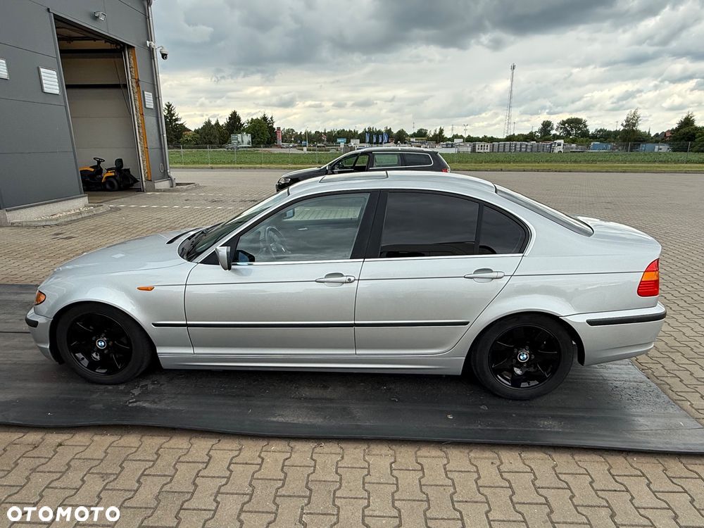 BMW Seria 3 320i - 5