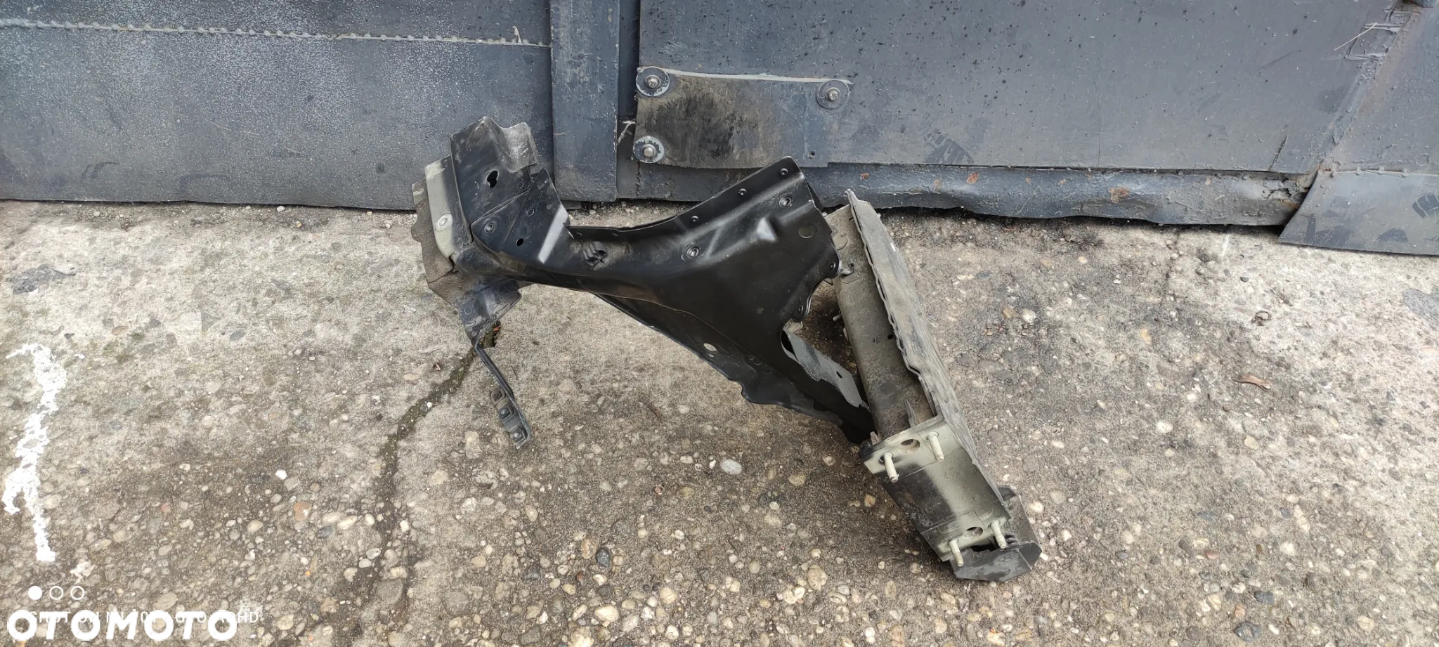 Okular prawy podłużnica prawa ćwiartka prawa BMW e60 e61 schwarz 2 668/9 - 2