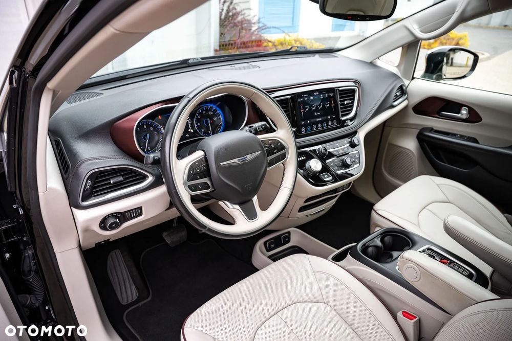 Chrysler Pacifica - 9