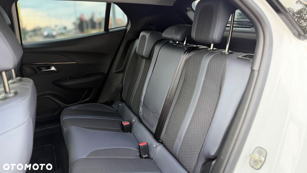 Peugeot 2008 PureTech 130 EAT8 GT - 22