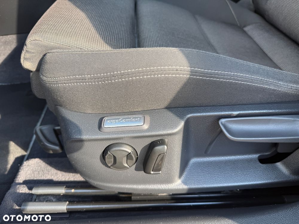Volkswagen Passat 1.6 TDI SCR DSG Comfortline - 20