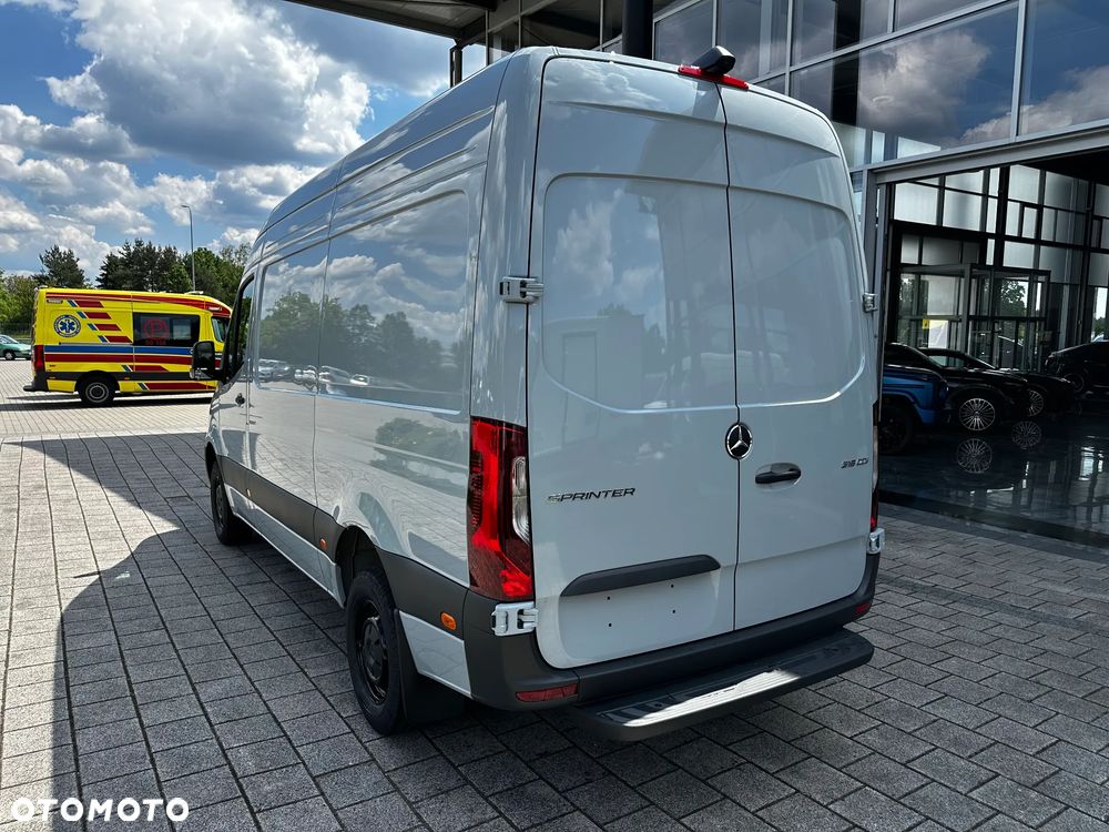 Mercedes-Benz Sprinter - 9