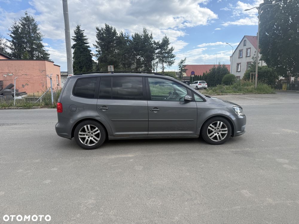 Volkswagen Touran - 4