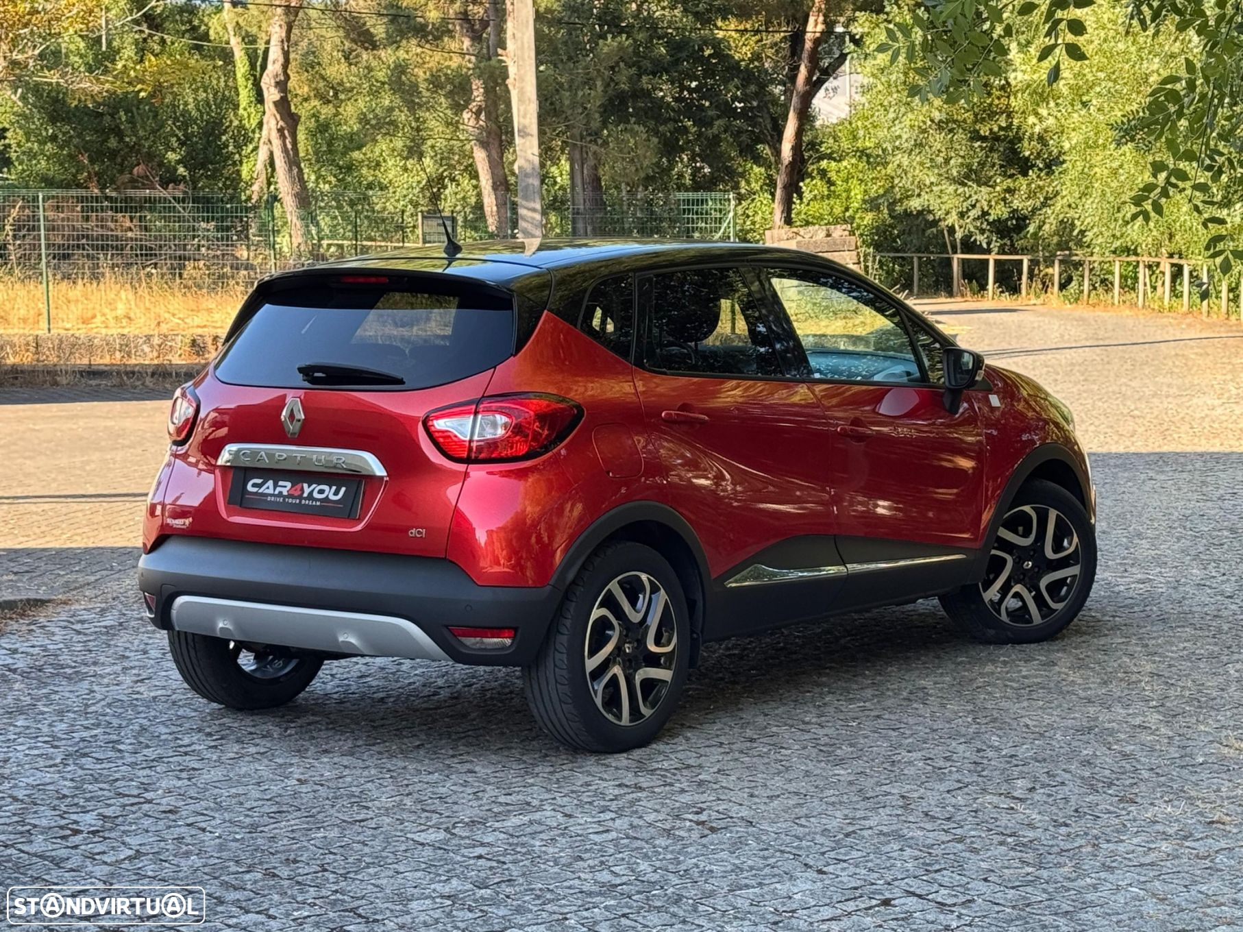Renault Captur 1.5 dCi Helly Hansen - 4
