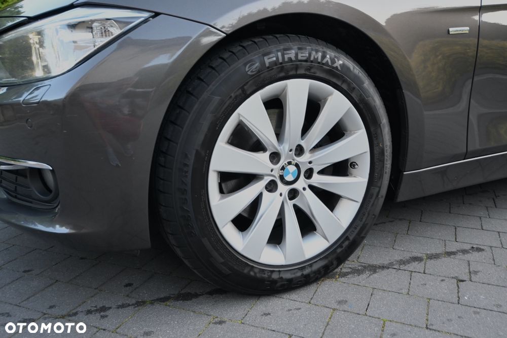 BMW Seria 3 320d Sport-Aut Luxury Line - 37