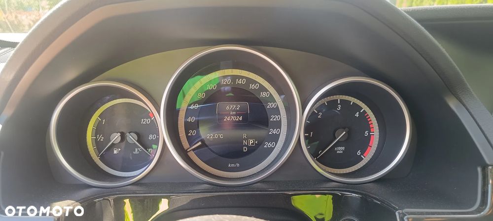 Mercedes-Benz Klasa E 220 CDI 7G-TRONIC - 32