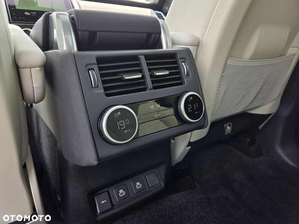 Land Rover Discovery 3.0 D250 mHEV SE - 34