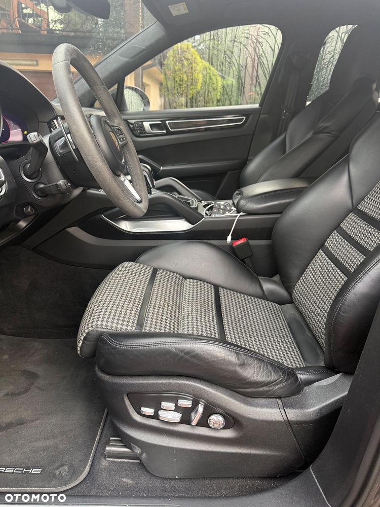 Porsche Cayenne Turbo S E-Hybrid Tiptronic S - 16