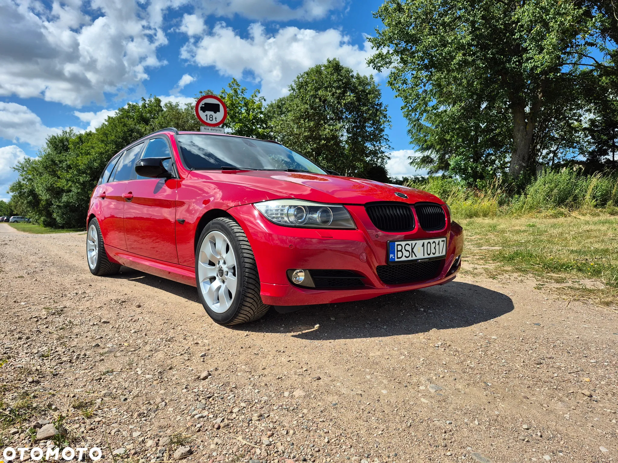 BMW Seria 3 318i Touring - 9