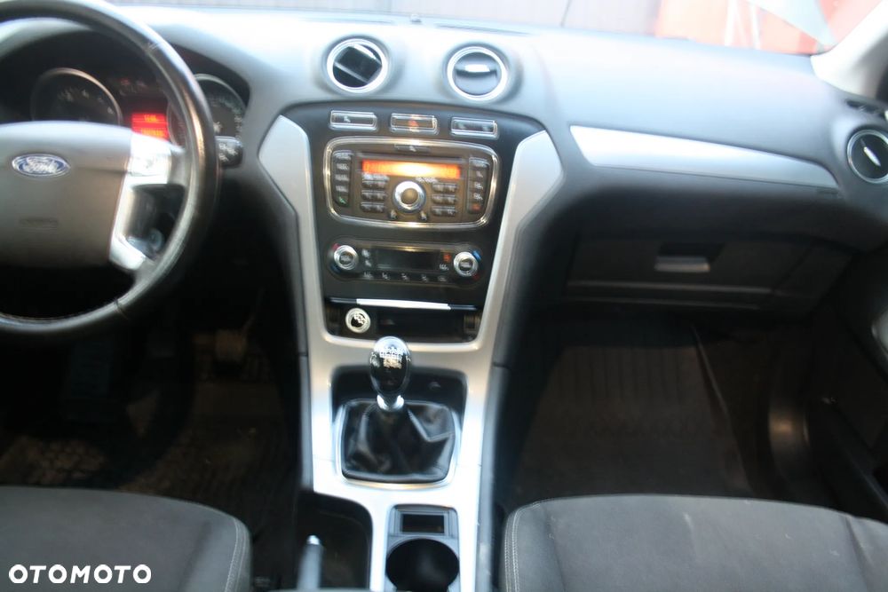 Ford Mondeo 1.6 T Gold X Plus - 22
